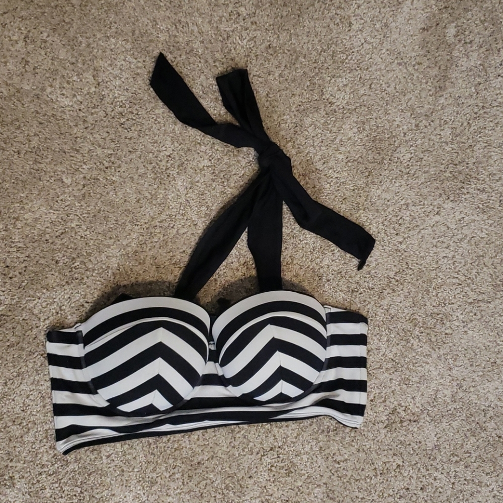 Torrid Sz1 B&W Stripe Bikini Top